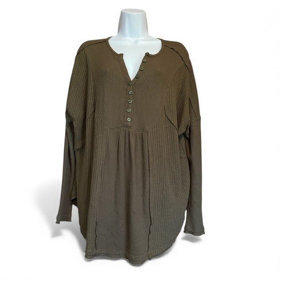 Free People Oversized Waffle Knit Leo Henley Top - Picture 2 of 4